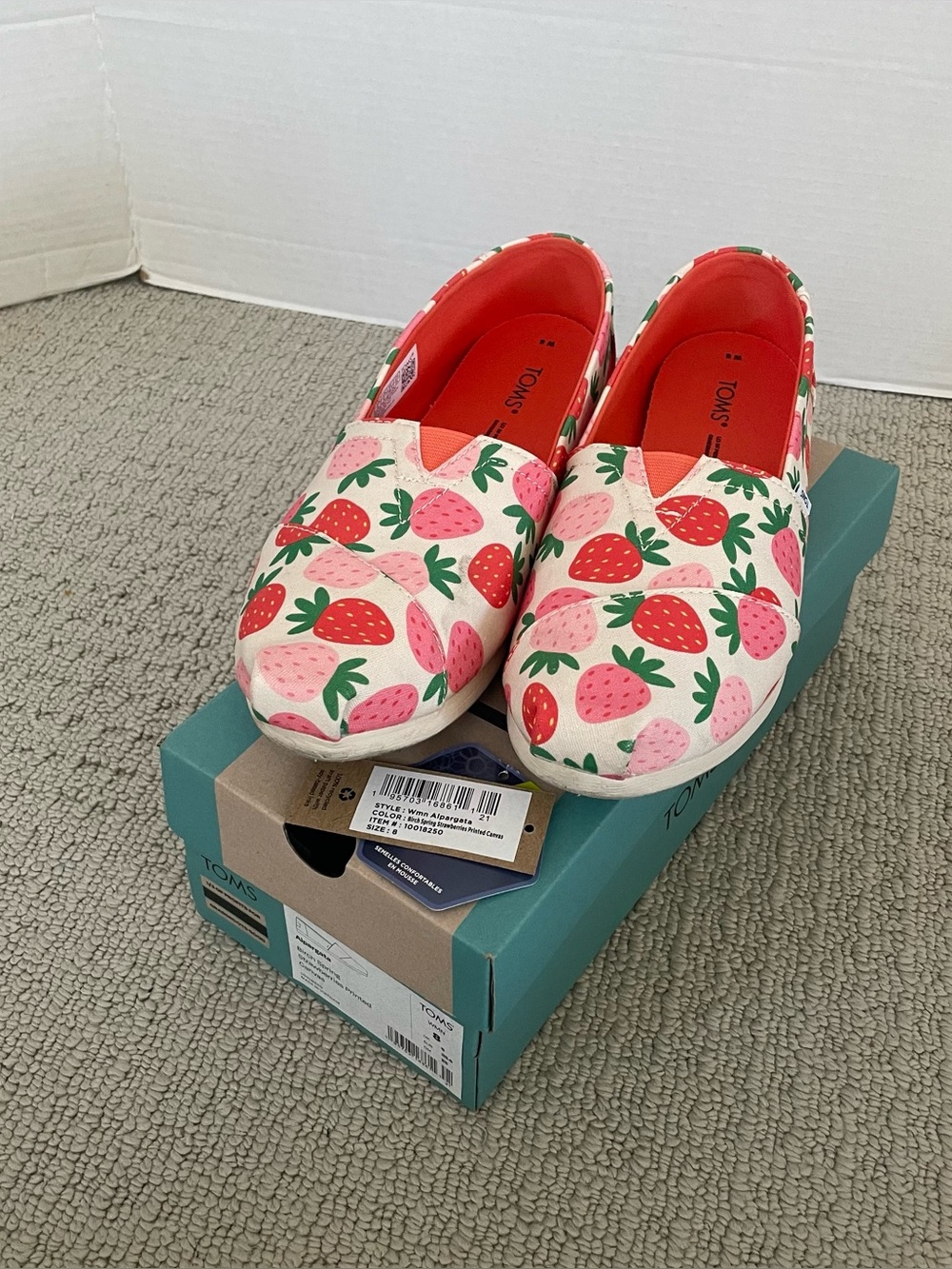 TOMS women’s strawberries printed canvas shoes